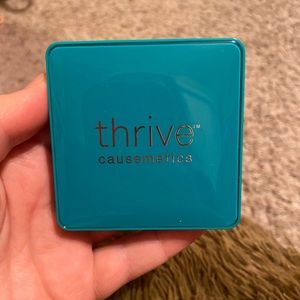 thrive causemetics eyeshadow palette focus no 2